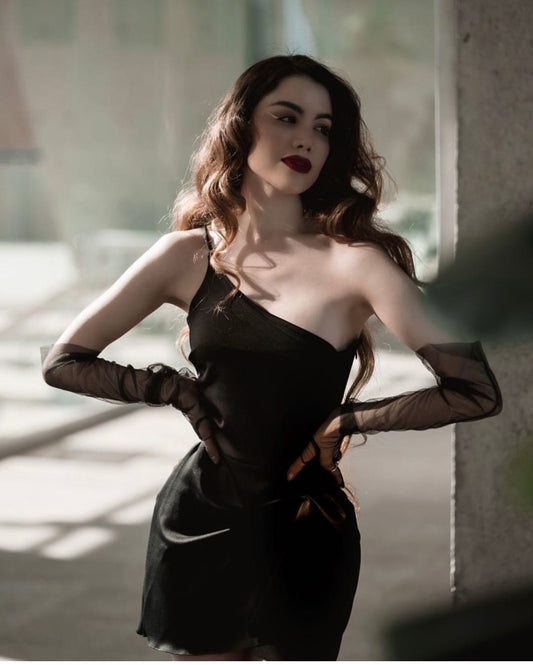 VESTIDO SCUBA PLISADO UN HOMBRO